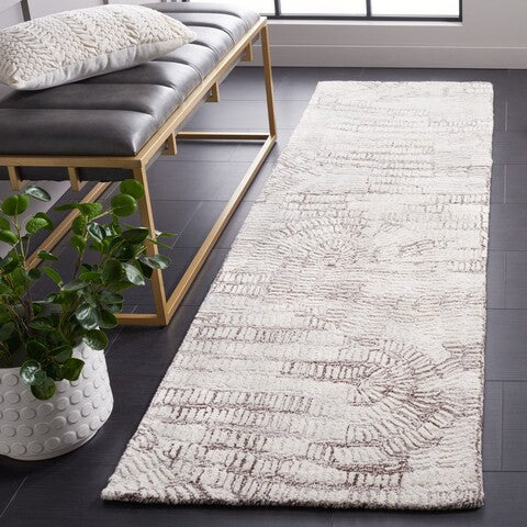 Safavieh Glamour GLM606T Brown / Ivory Area Rug Room Scene Feature