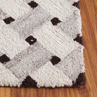 Safavieh Genre GRE302A Ivory / Brown Area Rug Detail