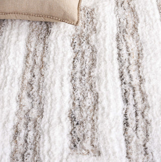 Safavieh Glory Shag GRS103A Ivory / Beige Area Rug Detail