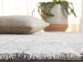 Safavieh Casablanca HVT108F Grey Area Rug Detail