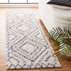 Safavieh Jericho Shag JER104 Ivory / Black Area Rug Room Scene Feature