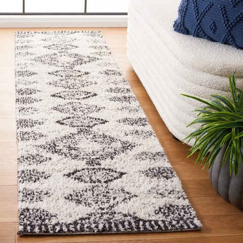 Safavieh Jericho Shag JER108 Ivory / Black Area Rug Room Scene Feature