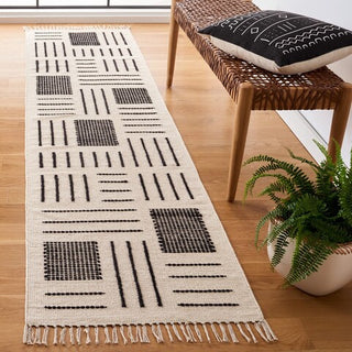 Safavieh Kilim KLM326A Ivory / Black Area Rug Room Scene Feature