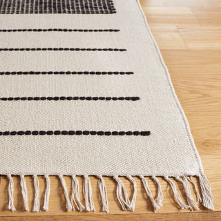 Safavieh Kilim KLM326A Ivory / Black Area Rug Detail