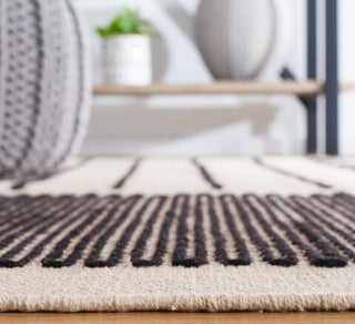 Safavieh Kilim KLM326A Ivory / Black Area Rug Detail