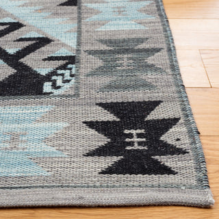 Safavieh Kilim KLM330F Grey / Black Area Rug Detail