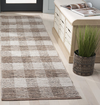 Safavieh Kilim KLM351 Light Grey/Brown Area Rug Room Scene Feature