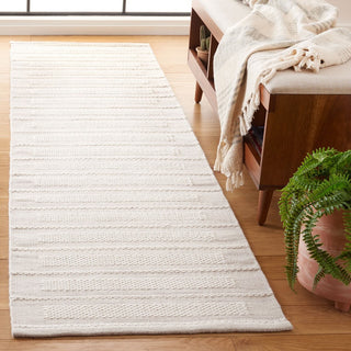 Safavieh Kilim KLM441F Grey / Ivory Area Rug Room Scene Feature