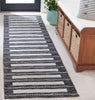 Safavieh Kilim KLM441Z Black / Ivory Area Rug Room Scene