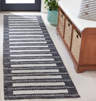 Safavieh Kilim KLM441Z Black / Ivory Area Rug Room Scene