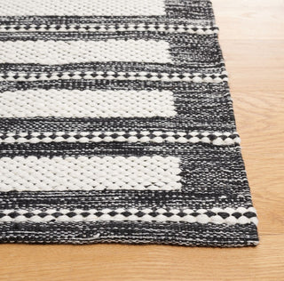Safavieh Kilim KLM441Z Black / Ivory Area Rug Detail