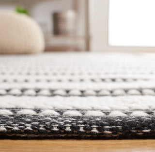 Safavieh Kilim KLM441Z Black / Ivory Area Rug Detail