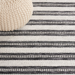Safavieh Kilim KLM441Z Black / Ivory Area Rug Detail
