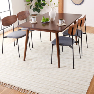 Safavieh Kilim KLM442A Natural / Ivory Area Rug Room Scene Feature