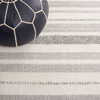 Safavieh Kilim KLM445G Silver / Ivory Area Rug Detail