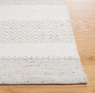 Safavieh Kilim KLM446F Ivory / Grey Area Rug Detail