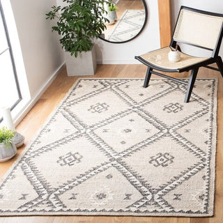 Safavieh Kilim KLM761F Grey / Black Area Rug Room Scene