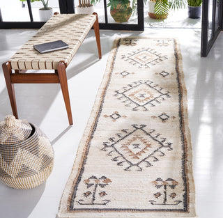 Safavieh Kilim KLM762A Ivory / Black Area Rug Room Scene Feature