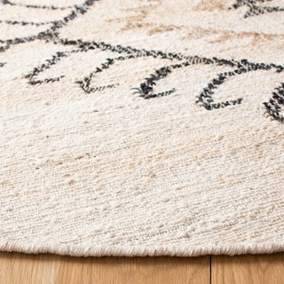 Safavieh Kilim KLM762A Ivory / Black Area Rug Detail