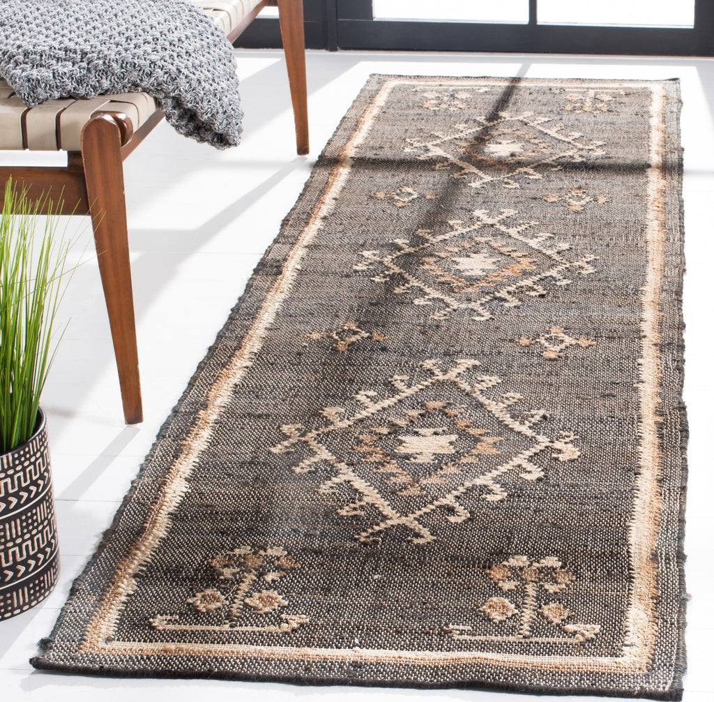 Safavieh Kilim KLM762Z Black / Ivory Area Rug Room Scene Feature