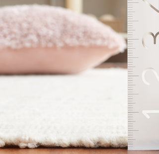 Safavieh Kilim KLM765F Light Grey / Ivory Area Rug Detail