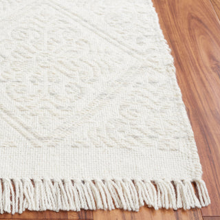 Safavieh Kilim KLM766F Light Grey / Ivory Area Rug Detail