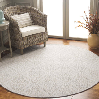 Safavieh Kilim KLM766F Light Grey / Ivory Area Rug Room Scene