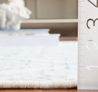 Safavieh Kilim KLM766M Blue / Ivory Area Rug Detail