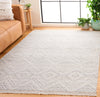 Safavieh Kilim KLM767F Light Grey / Ivory Area Rug Room Scene Feature