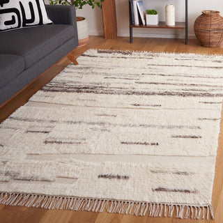 Safavieh Kenya KNY233A Grey / Ivory Area Rug Room Scene