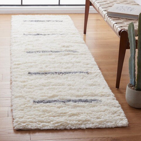 Safavieh Kenya KNY750F Ivory / Grey Area Rug Room Scene Feature