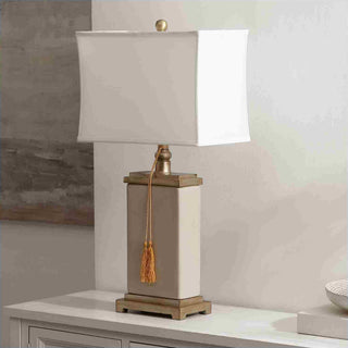 Safavieh Amiliana LIT4000A Creme Lamp Room Scene Off Feature