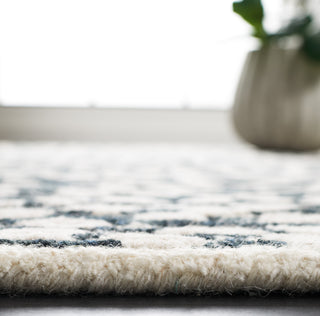 Safavieh Metro MET175Z Black / Ivory Area Rug Detail