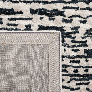 Safavieh Metro MET175Z Black / Ivory Area Rug Backing