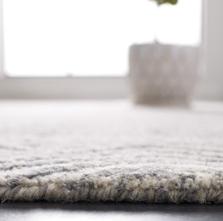 Safavieh Metro MET181G Silver Area Rug Detail