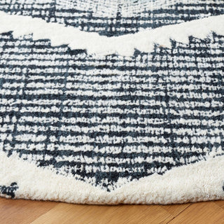 Safavieh Metro MET185Z Black / Ivory Area Rug Detail