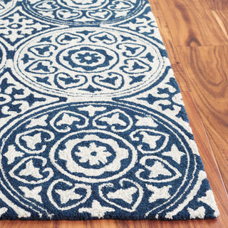 Safavieh Metro MET377M Blue / Ivory Area Rug Detail