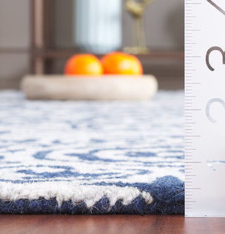 Safavieh Metro MET377M Blue / Ivory Area Rug Detail