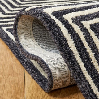 Safavieh Metro MET454Z Black / Beige Area Rug Detail