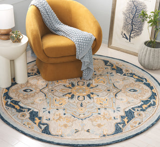 Safavieh Metro MET726B Beige / Grey Area Rug Room Scene