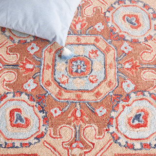Safavieh Metro MET728Q Red / Beige Area Rug Detail