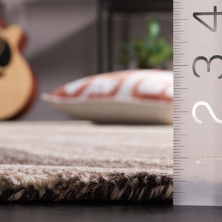 Safavieh Metro MET777T Brown / Ivory Area Rug Detail