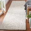 Safavieh Metro MET857G Grey / Ivory Area Rug Room Scene Feature