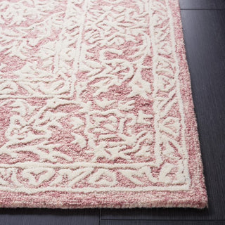 Safavieh Metro MET864U Pink / Ivory Area Rug Detail