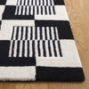 Safavieh Metro MET869Z Black / Ivory Area Rug Detail