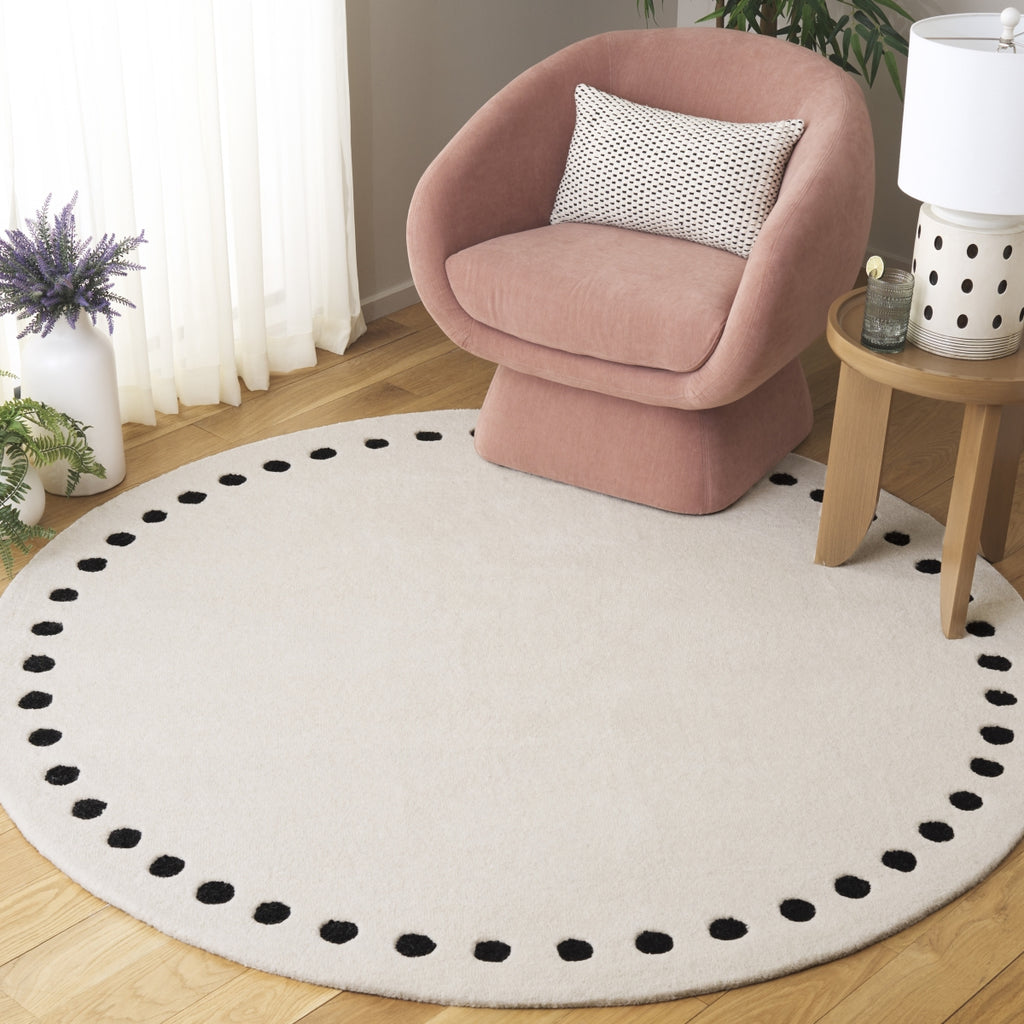 Safavieh Metro MET913Z Ivory / Black Area Rug Room Scene Feature