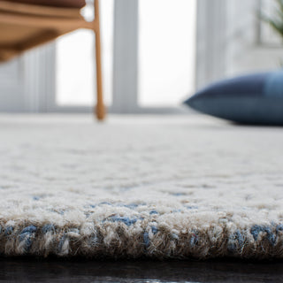 Safavieh Metro MET998L Light Blue / Ivory Area Rug Detail