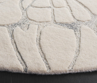 Safavieh Mykonos MKN101A Ivory / Silver Area Rug Detail