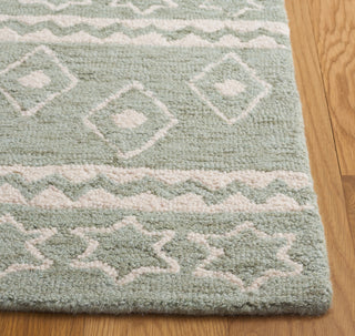 Safavieh Micro-loop MLP501W Sage / Ivory Area Rug Detail