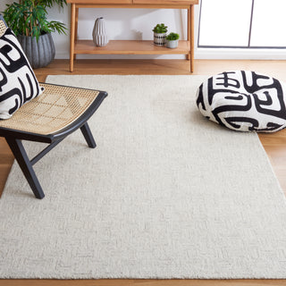 Safavieh Micro-loop MLP537F Light Grey / Ivory Area Rug Room Scene